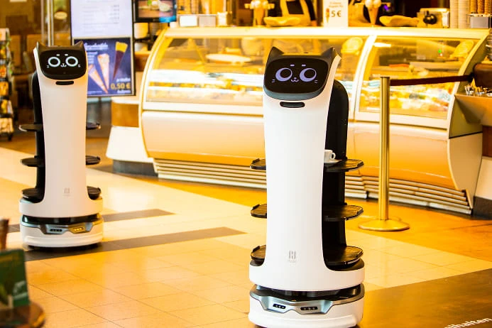 Delightful Service Redefined: Enhancing Efficiency at Giovanni L. – Gelato de Luxe with Pudu Robotics